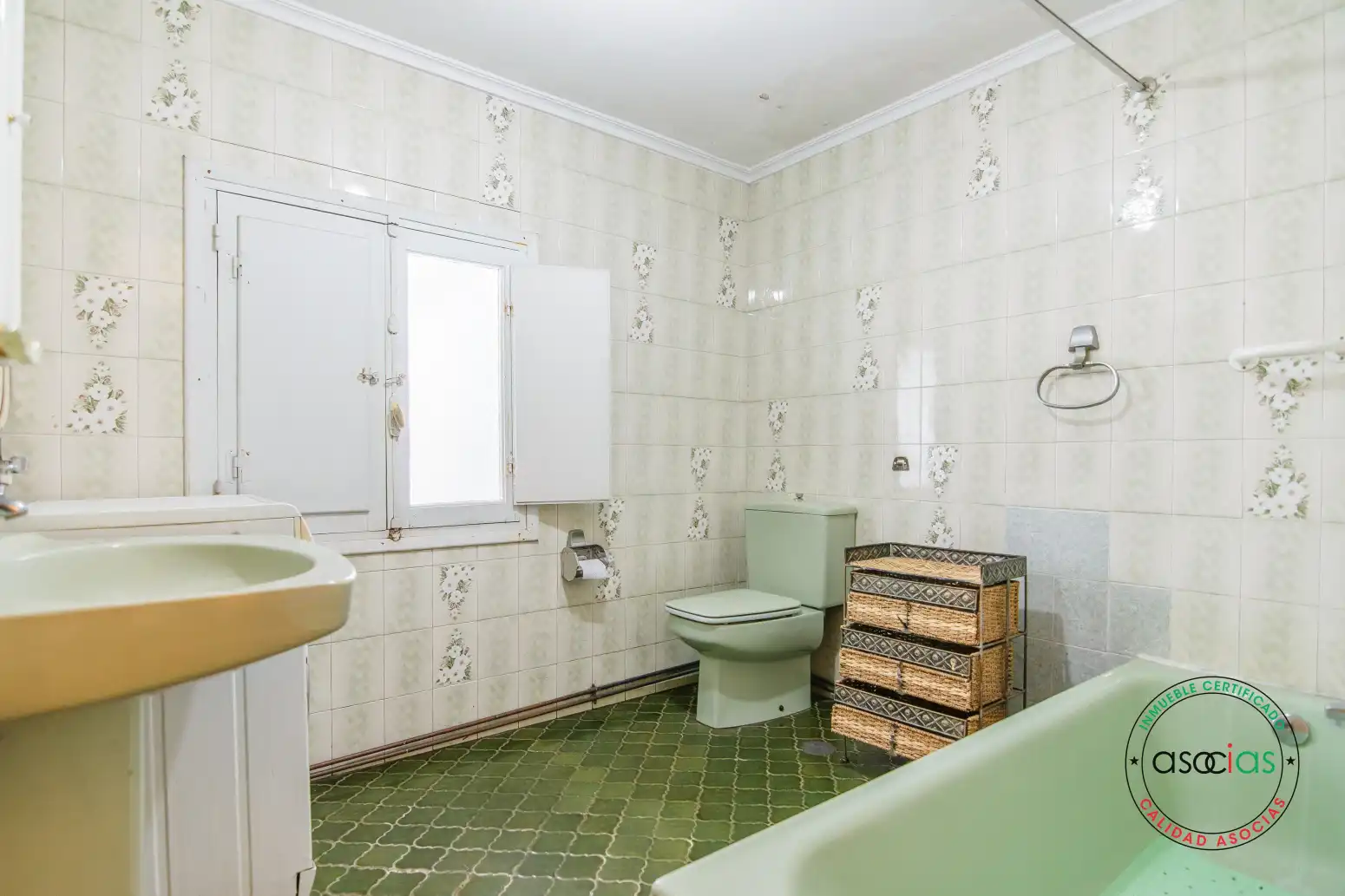 Baño de Casa o chalet en venta en Las Regueras   con Calefacción y Jardín privado