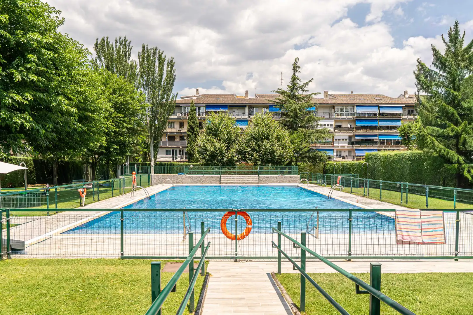 Piscina de Pis en venda en Collado Villalba amb Calefacció, Terrassa i Traster
