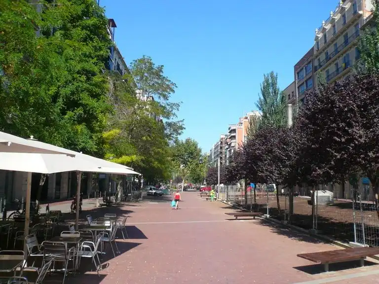 Local comercial en venta en Eixample, imagen 2