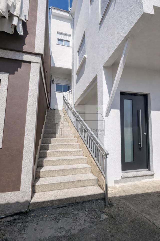 Exterior view of Building for sale in Vigo 