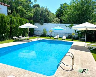 Piscina de Casa o xalet de lloguer en Baeza amb Jardí privat, Terrassa i Moblat