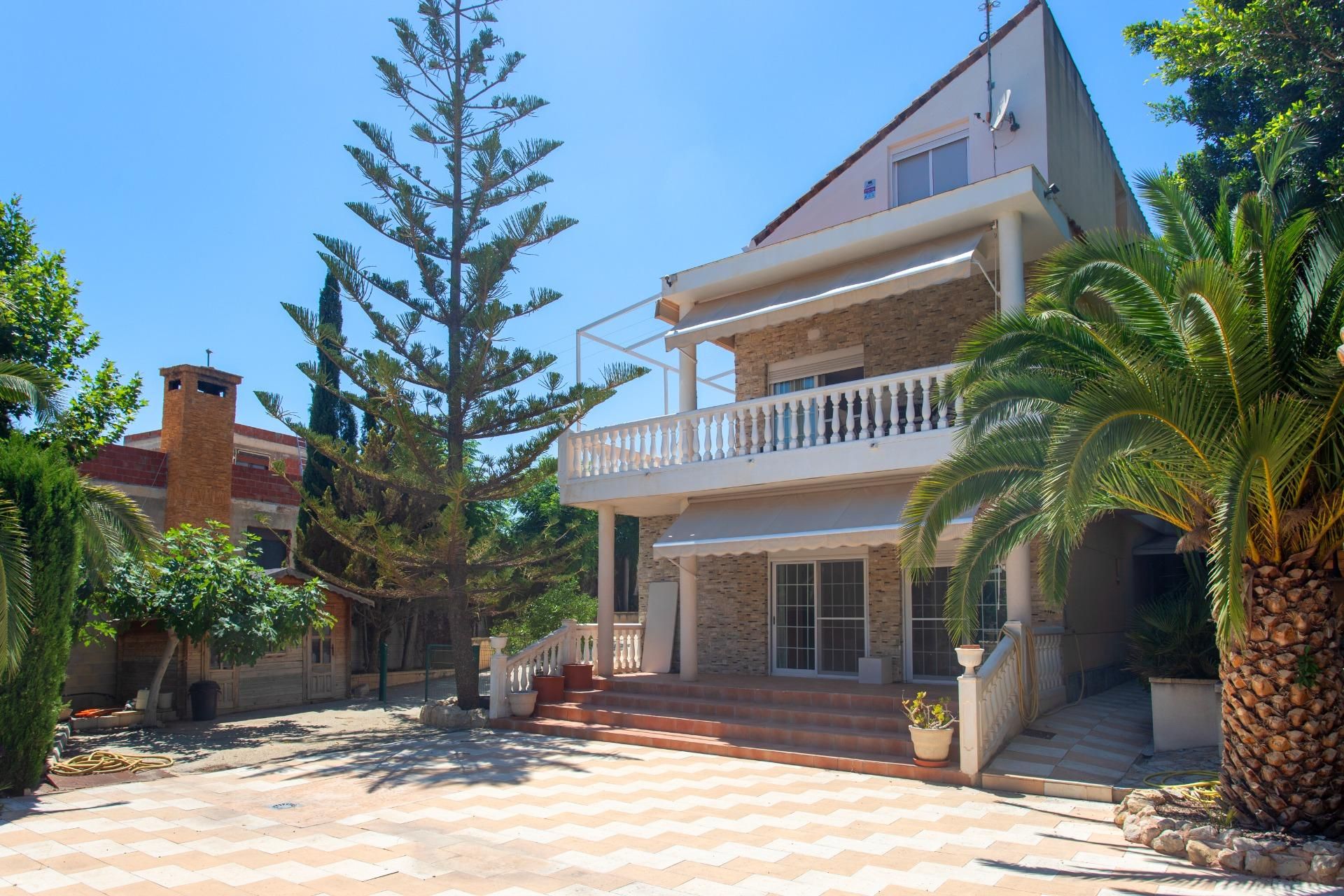 Vista exterior de Casa o xalet en venda en Alicante / Alacant amb Aire condicionat, Calefacció i Terrassa