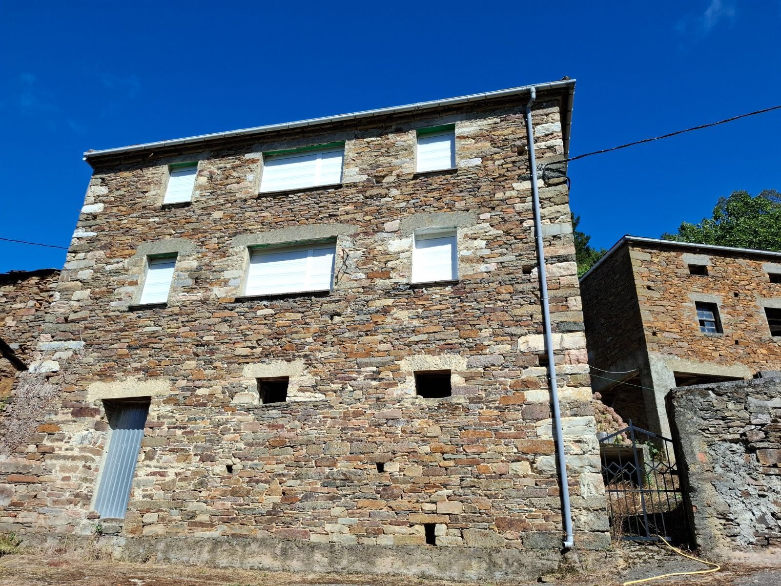 Vista exterior de Casa o xalet en venda en Illano amb Calefacció