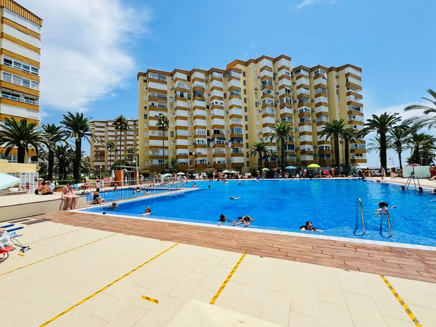 Piscina de Pis en venda en Algarrobo amb Piscina comunitària