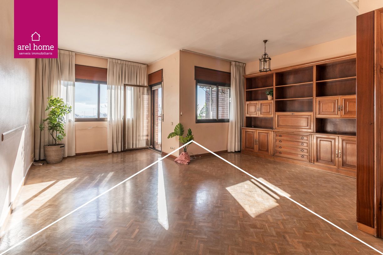 Living room of Flat for sale in Esplugues de Llobregat  with Air Conditioner, Heating and Balcony