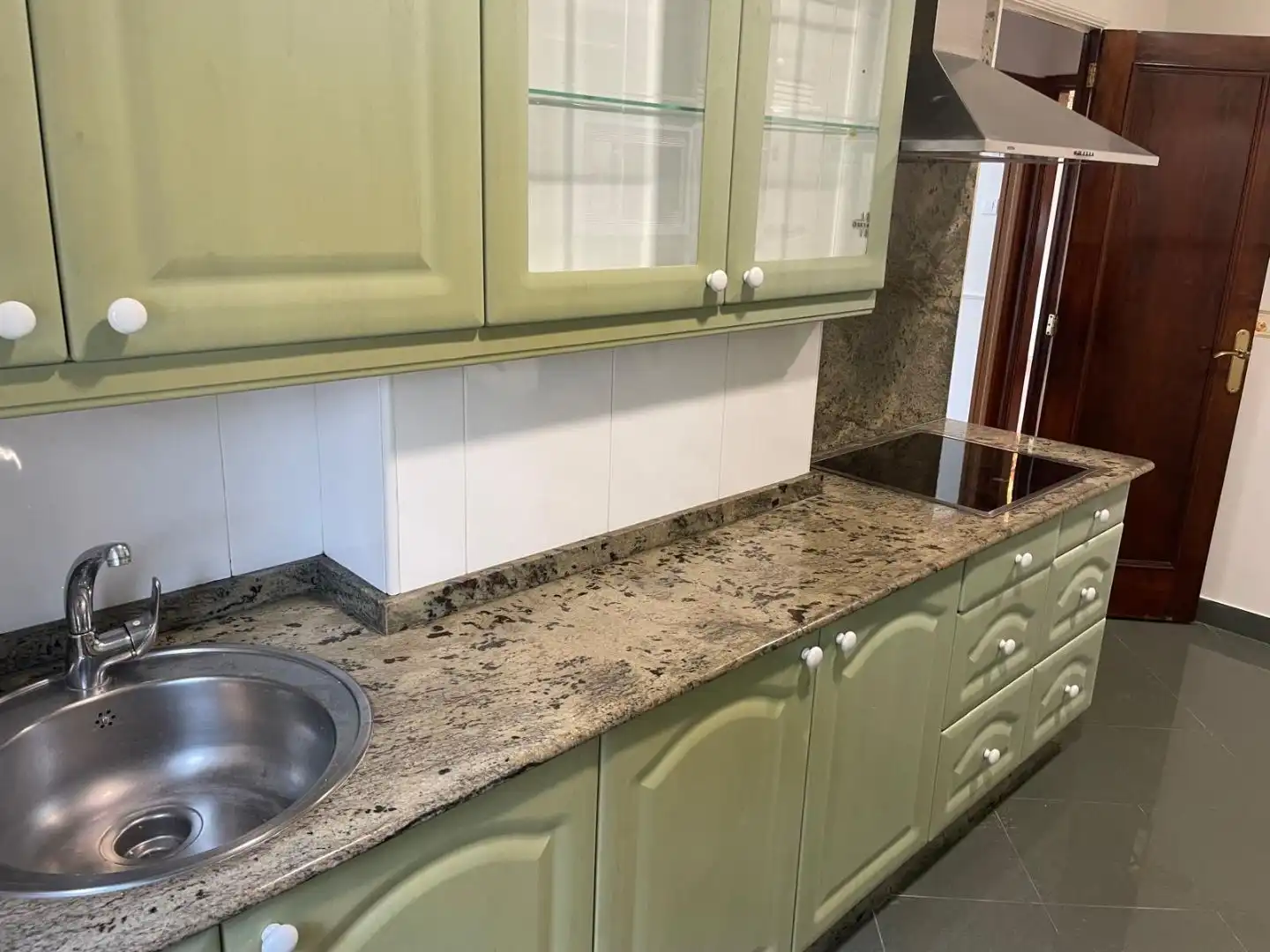 Cuina de Pis de lloguer en Vigo  amb Calefacció, Terrassa i Microones