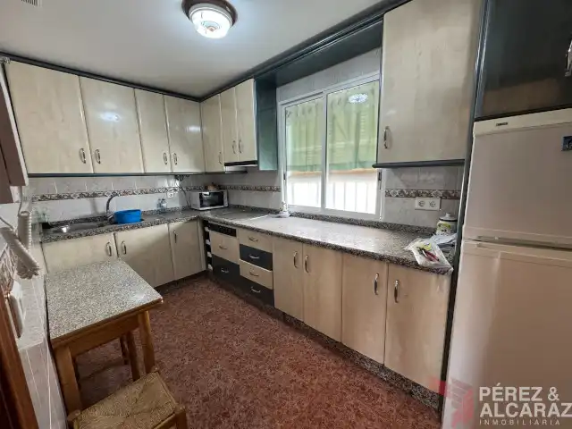 Küche von Wohnung zum Verkauf in Palma del Río mit Balkon