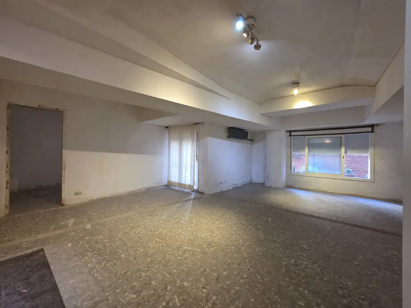 Gewerbefläche zum Verkauf in Carrer Creu Coberta, imagen 2