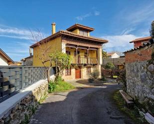 Vista exterior de Casa o xalet en venda en Llanes amb Calefacció, Jardí privat i Terrassa