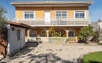 Exterior view of House or chalet for sale in Vilanova i la Geltrú  with Air Conditioner, Heating and Private garden