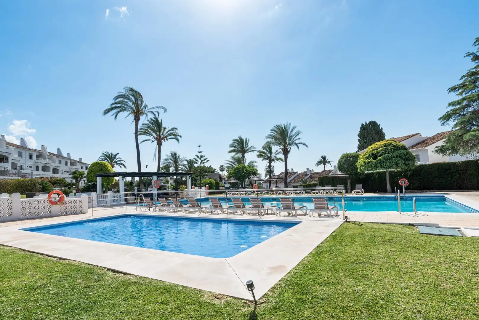 Piscina de Planta baja en venta en Marbella con Aire acondicionado, Jardín privado y Terraza