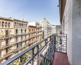 Exterior view of Apartment for sale in  Barcelona Capital  with Air Conditioner, Heating and Parquet flooring