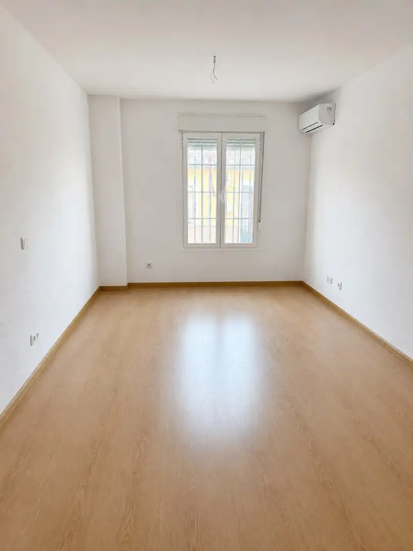 Bedroom of Flat for rent in Malpica de Tajo  with Air Conditioner, Parquet flooring and Oven