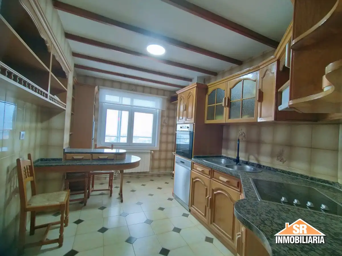 Cocina de Piso de alquiler en A Coruña Capital  con Calefacción, Amueblado y Horno