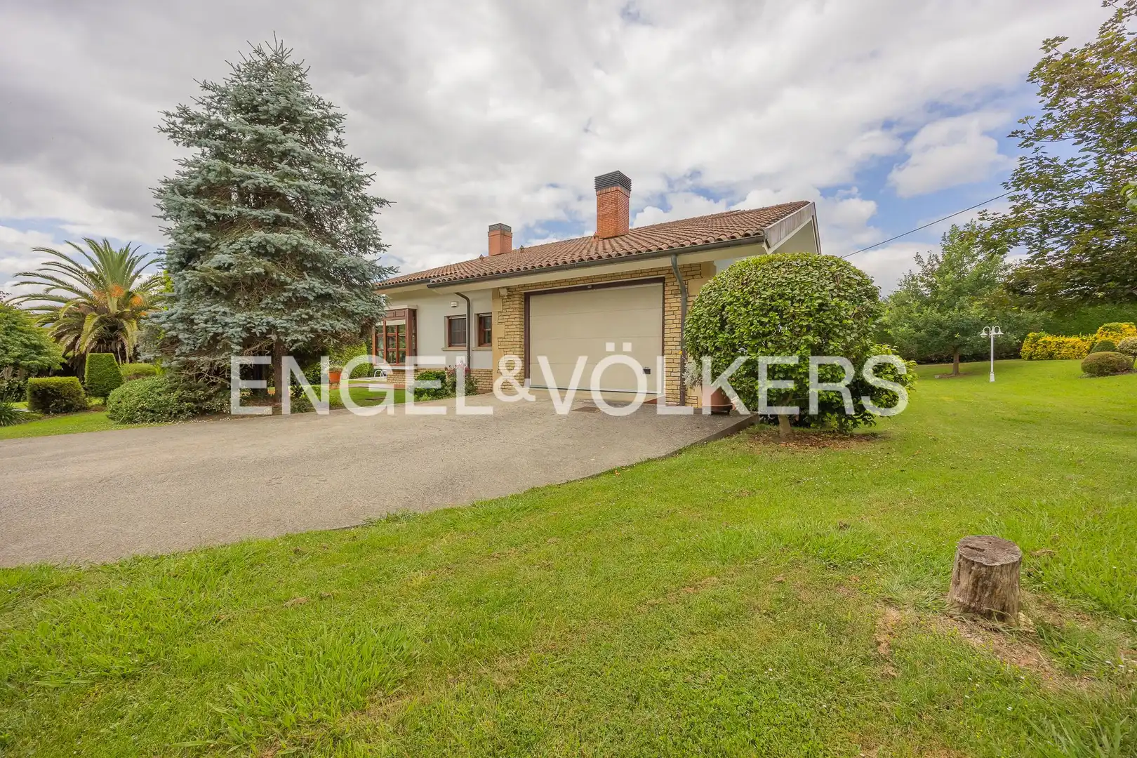 Vista exterior de Casa o chalet en venta en Loiu con Calefacción, Jardín privado y Trastero