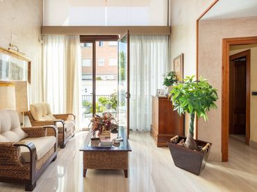 Villa con balcone in vendita a Calle GAONA
