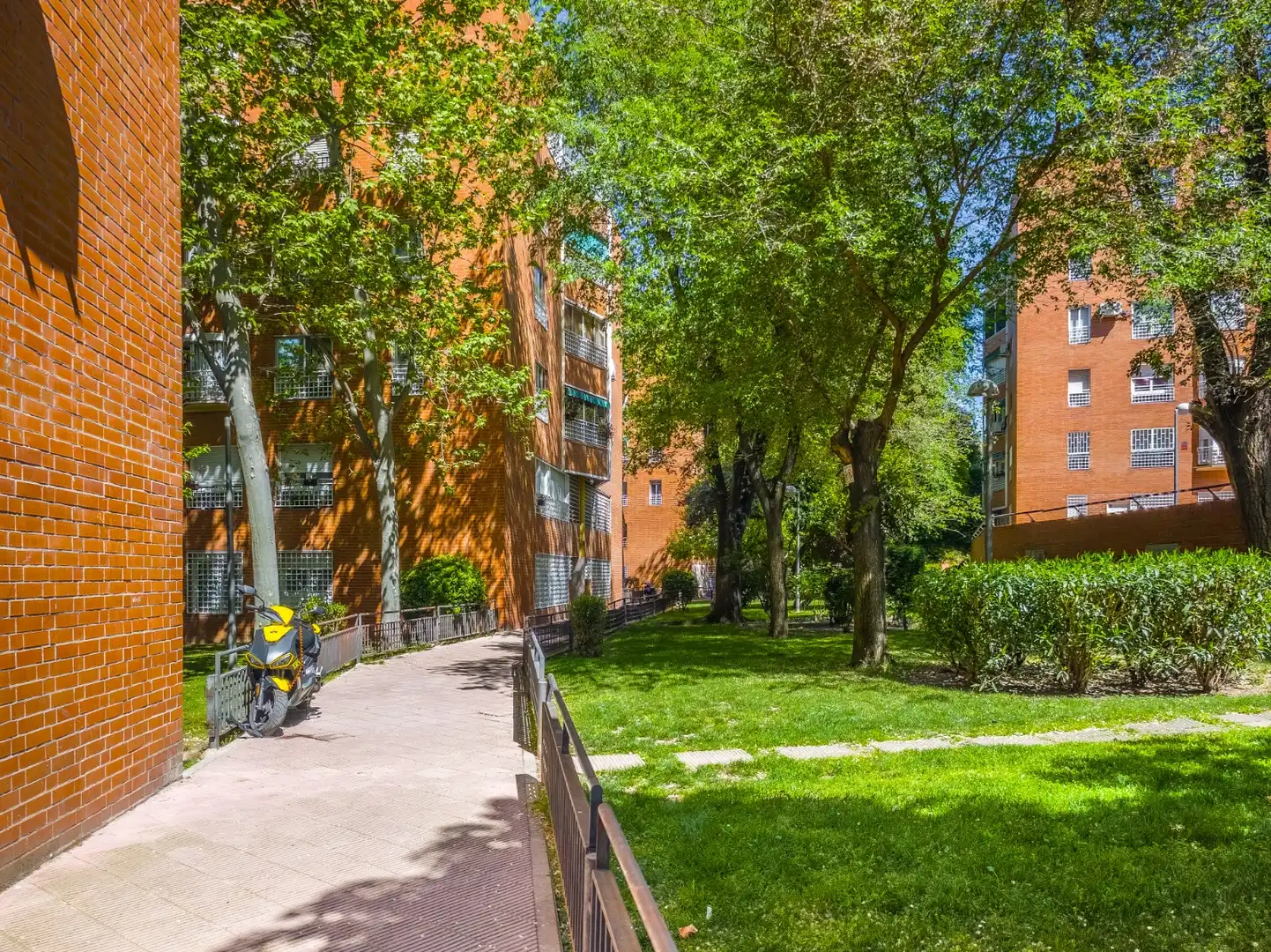 Außenansicht von Wohnung zum Verkauf in Madrid mit Heizung, Terrasse und Balkon