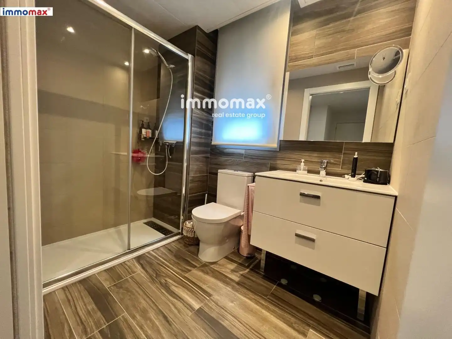 Baño de Piso en venta en Sant Boi de Llobregat con Aire acondicionado, Terraza y Trastero