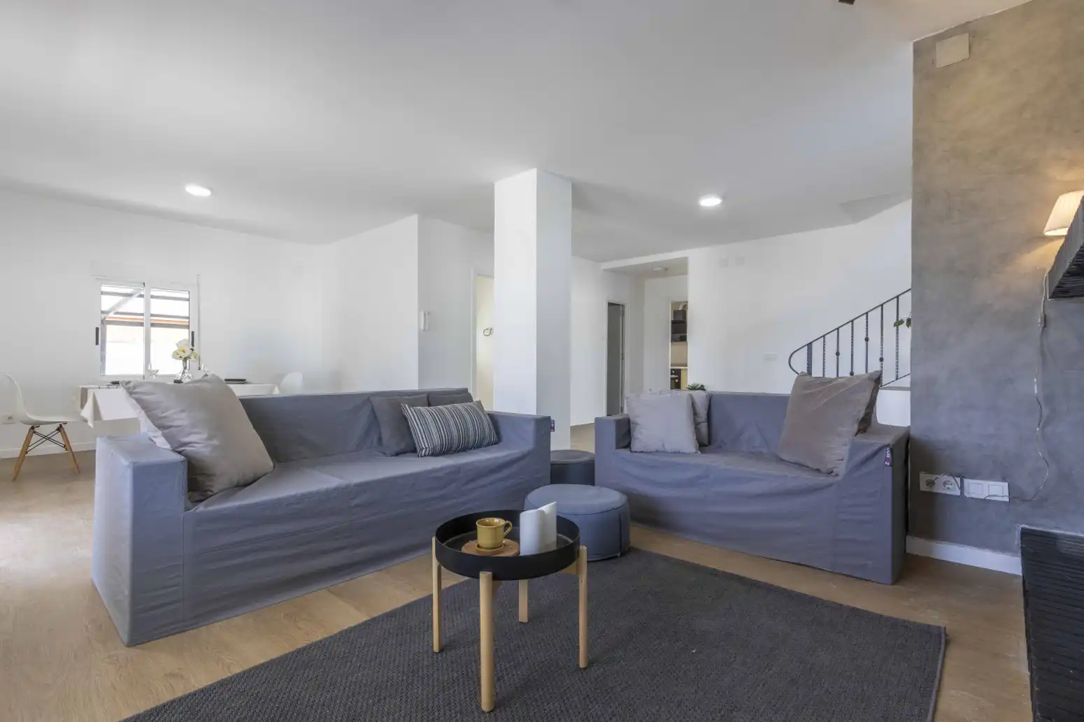 Sala d'estar de Casa o xalet en venda en La Pobla de Vallbona amb Jardí privat i Piscina