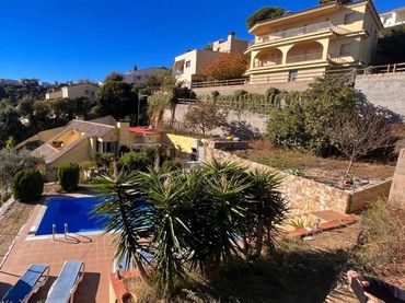 Villa avec balcon à vendre à Carrer Escorpio