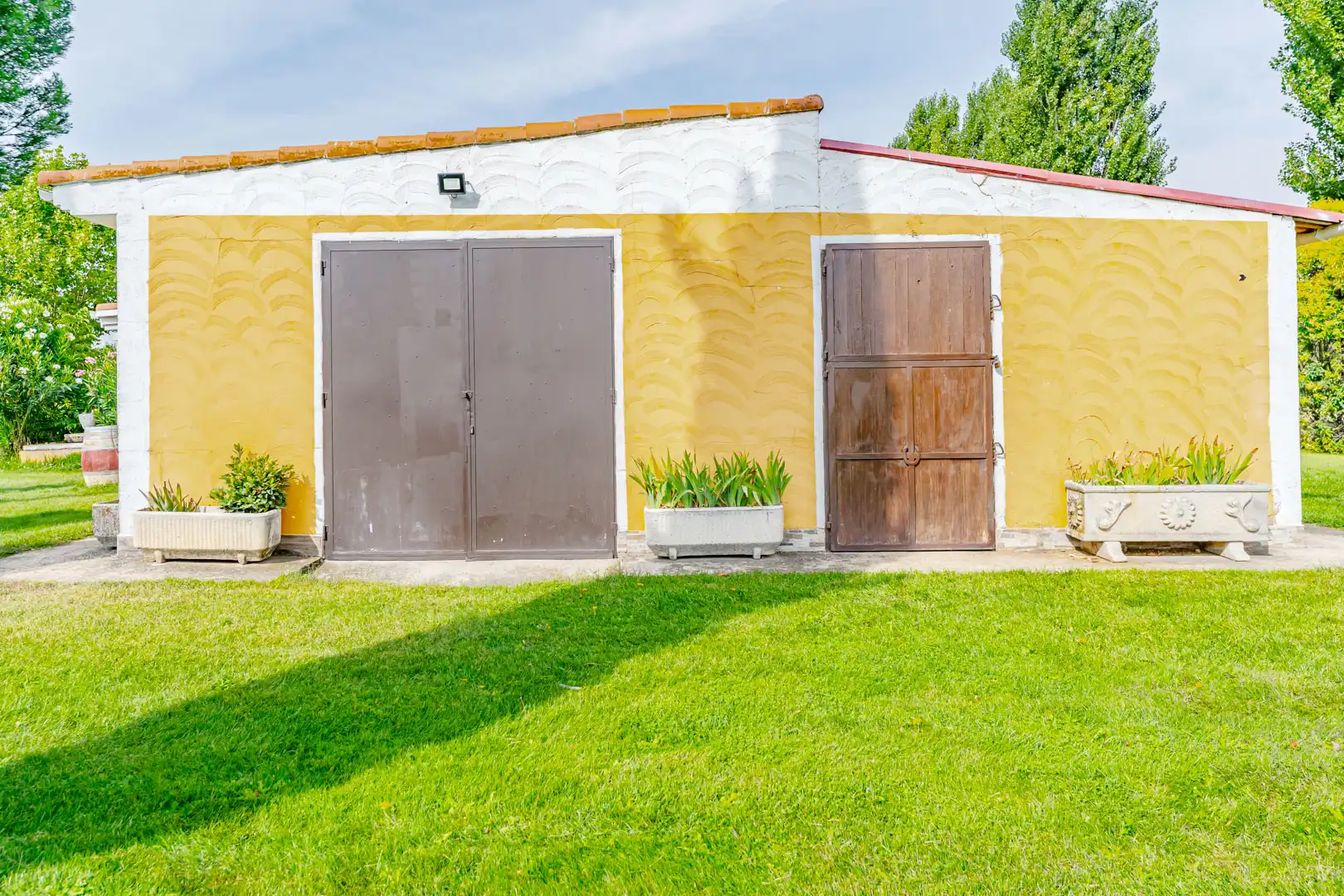 Vista exterior de Edificio en venta en Laguna de Duero