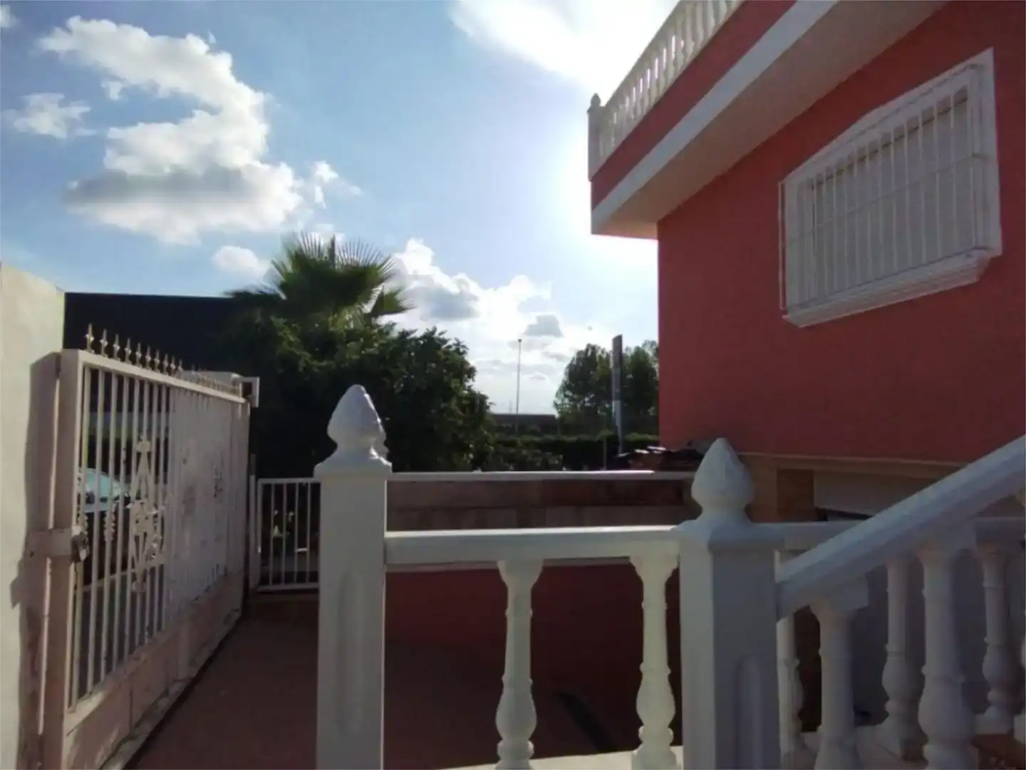 Vista exterior de Casa o xalet per a compartir en Benferri amb Jardí privat, Piscina i Moblat