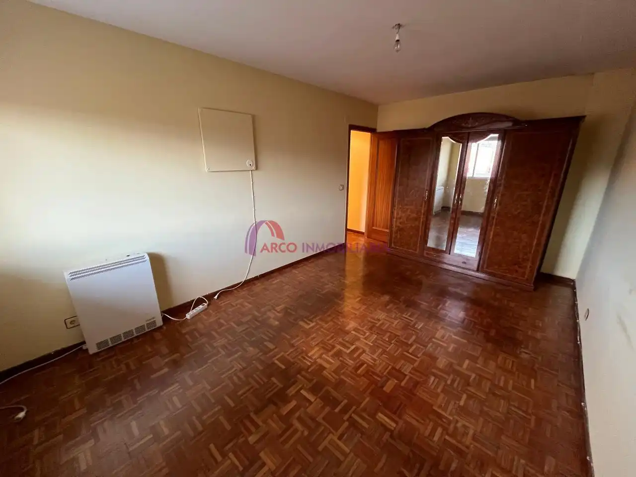 Bedroom of Flat for sale in Burgos  with Heating, Parquet flooring and Terrace