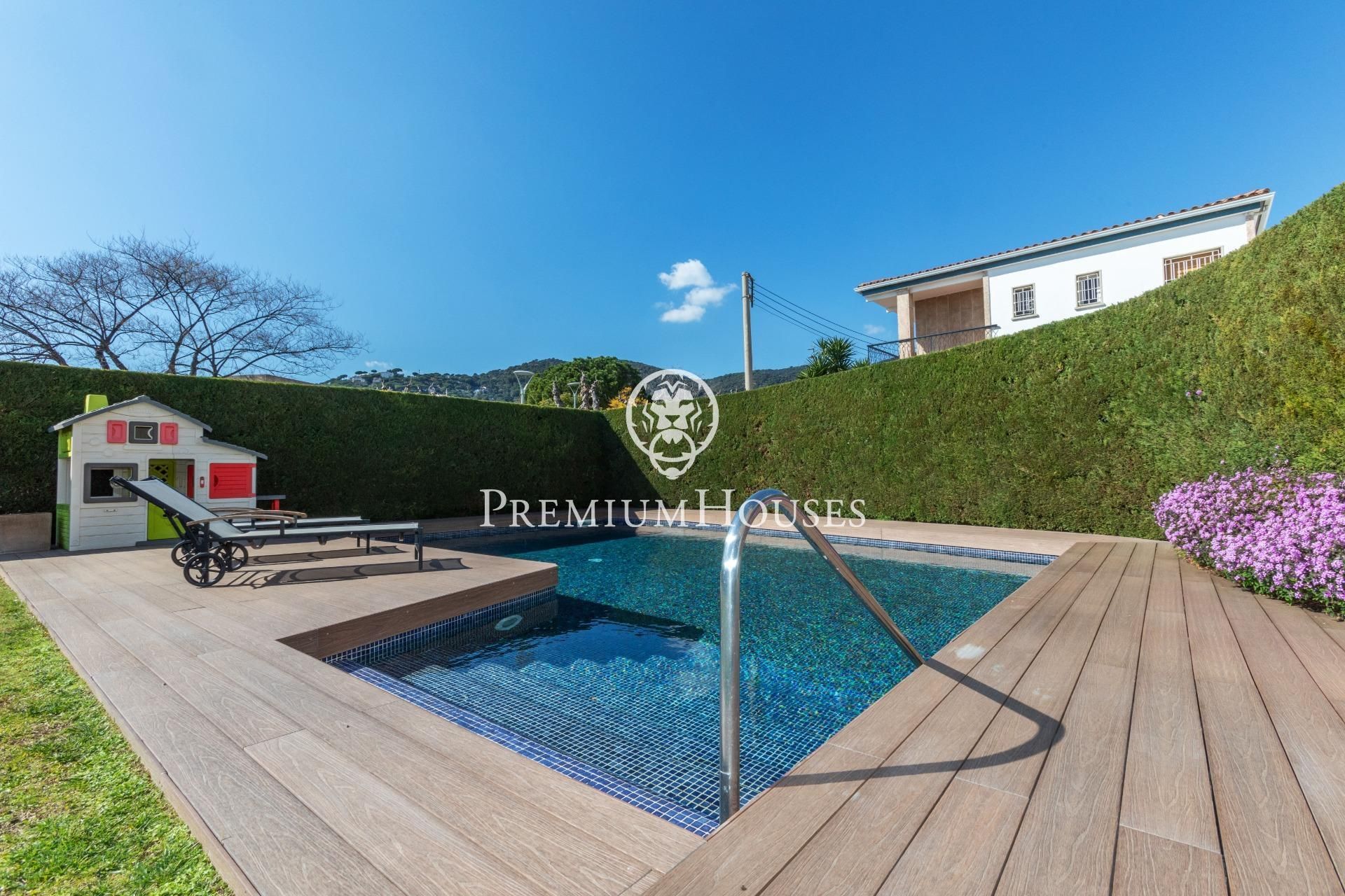 Piscina de Casa o xalet en venda en Premià de Dalt amb Calefacció, Jardí privat i Parquet