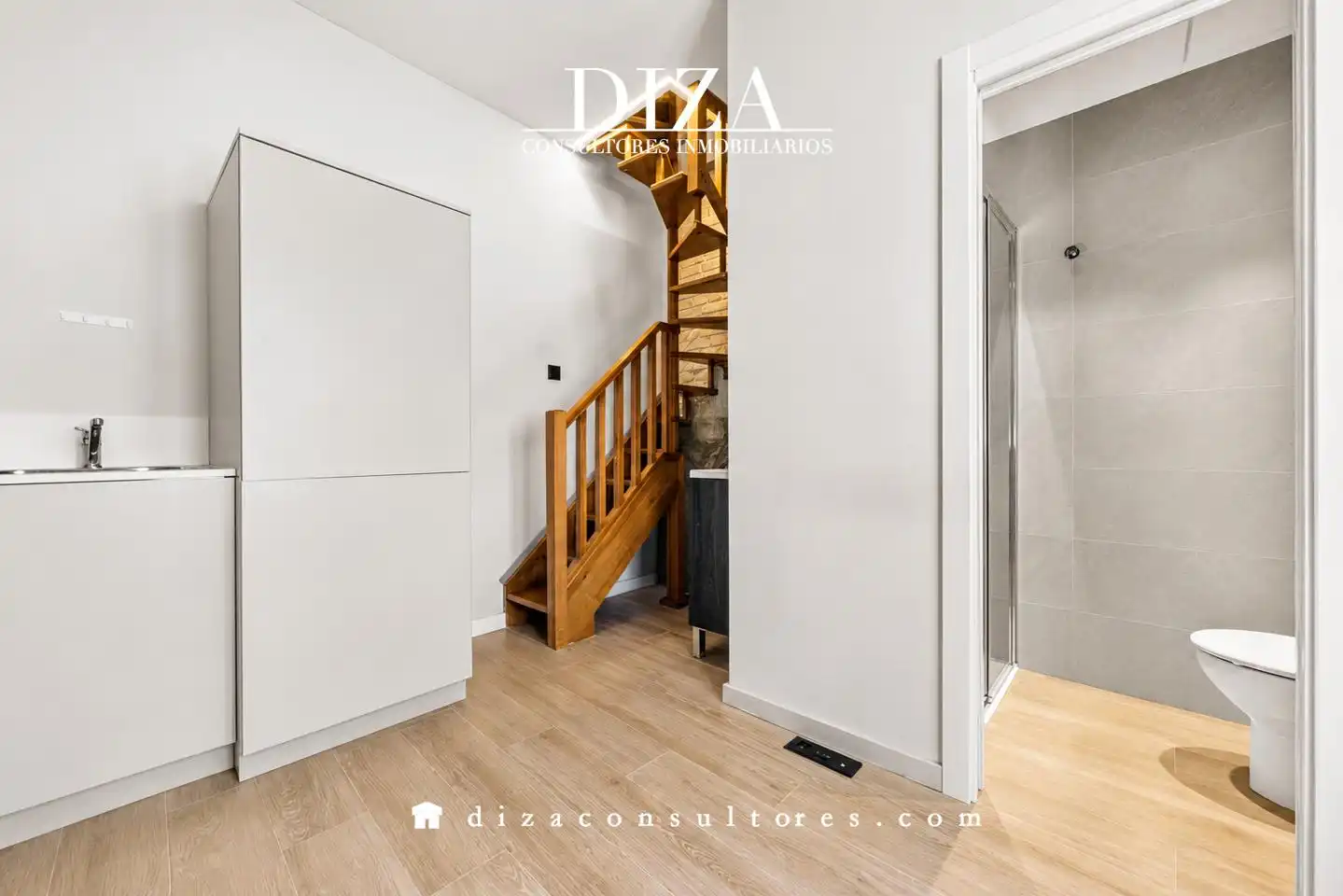 Ground floor for rent in Madrid  with Air Conditioner and Furnished