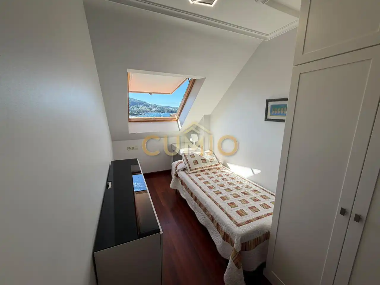 Dormitori de Apartament en venda en Cangas  amb Calefacció, Parquet i Terrassa