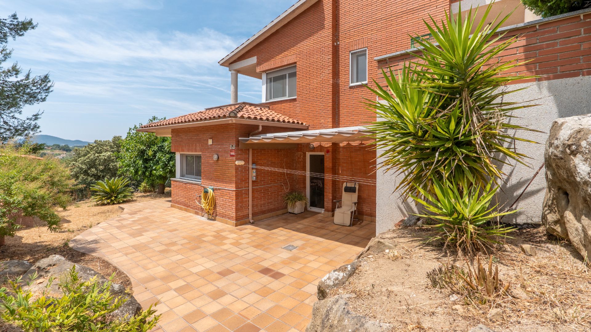 Vista exterior de Casa o xalet en venda en Vilanova del Vallès amb Calefacció, Jardí privat i Terrassa