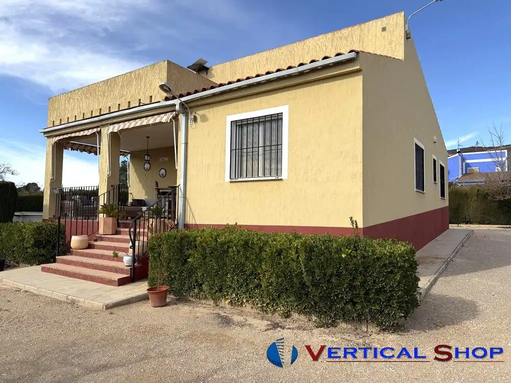 Vista exterior de Casa o xalet en venda en Caudete amb Aire condicionat