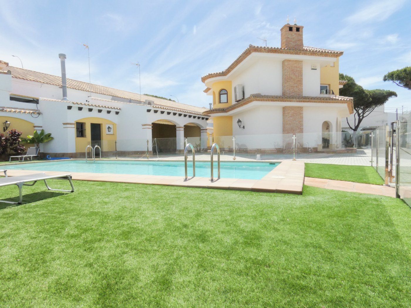 Swimming pool of House or chalet for sale in Chiclana de la Frontera  with Air Conditioner, Private garden and Terrace