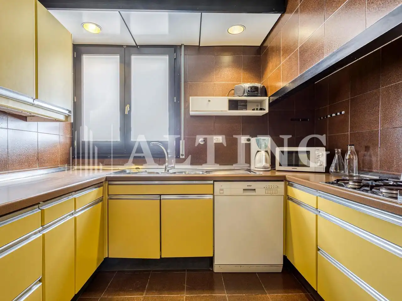 Kitchen of Office for rent in Barcelona  with Heating and Furnished