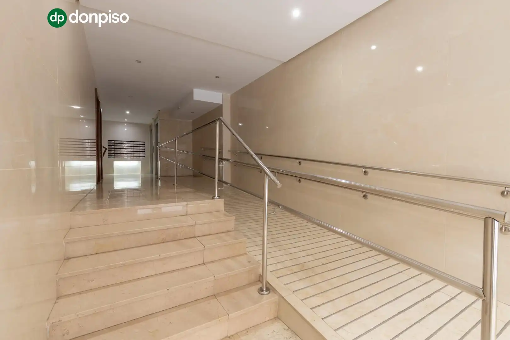 Piso en venta en Granada con Terraza