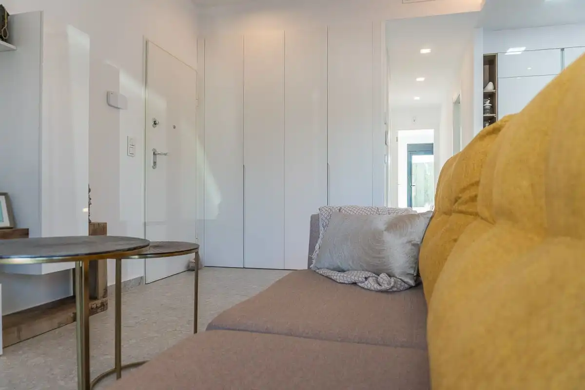 Habitación de Apartamento en venta en Torrevieja con Aire acondicionado, Amueblado y Piscina comunitaria
