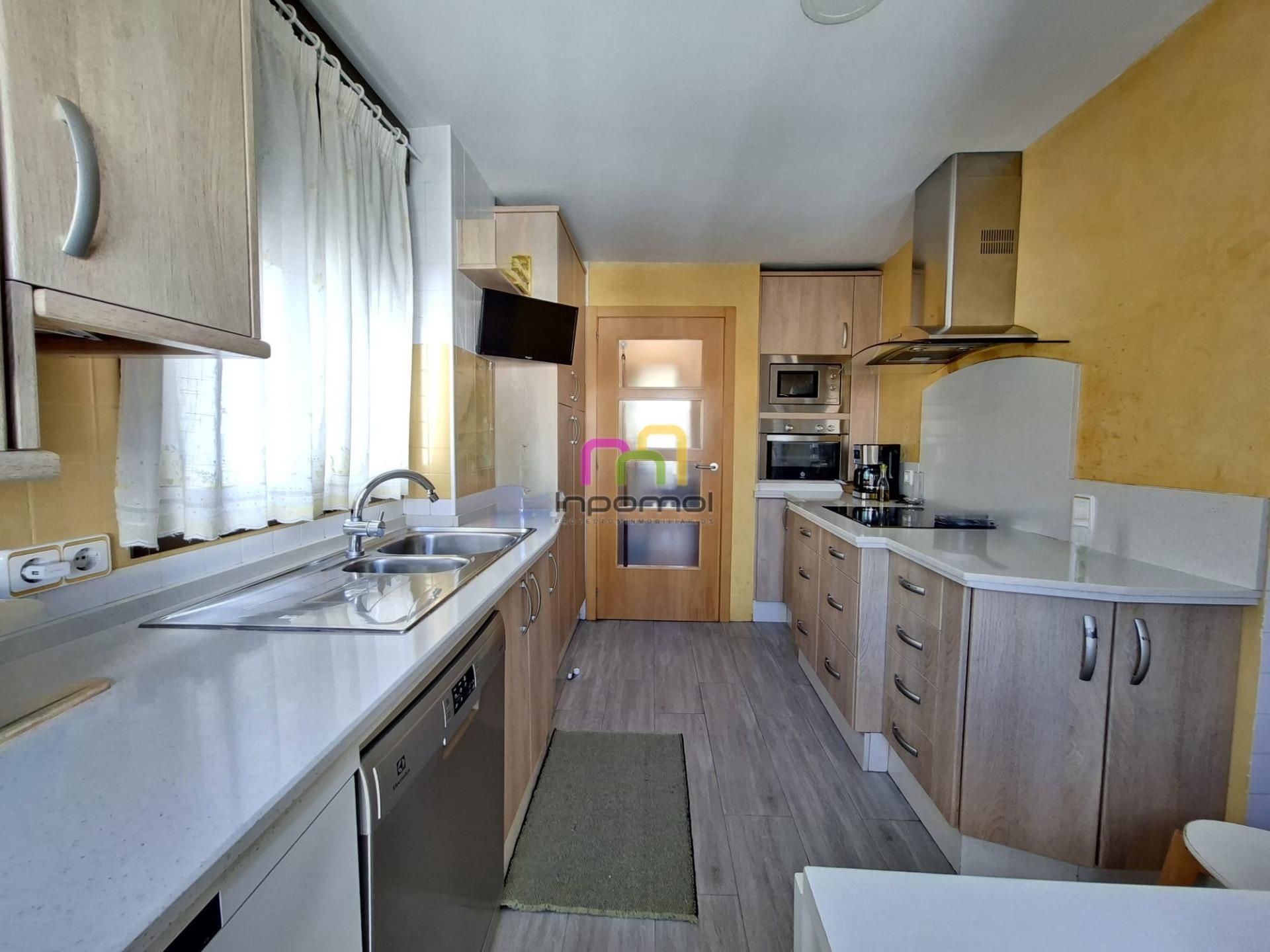 Cuina de Àtic en venda en Badajoz Capital amb Aire condicionat, Parquet i Terrassa