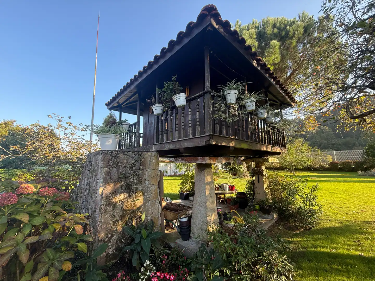 Vista exterior de Casa o chalet en venta en Castrillón con Calefacción, Jardín privado y Piscina