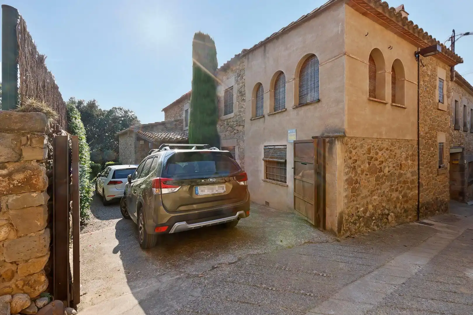 Aparcament de Finca rústica en venda en La Bisbal d'Empordà amb Aire condicionat, Calefacció i Terrassa
