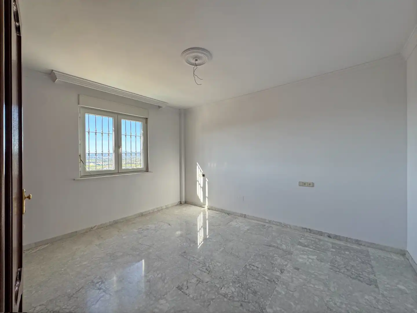 Dormitori de Casa o xalet en venda en Alhaurín de la Torre amb Aire condicionat, Calefacció i Jardí privat