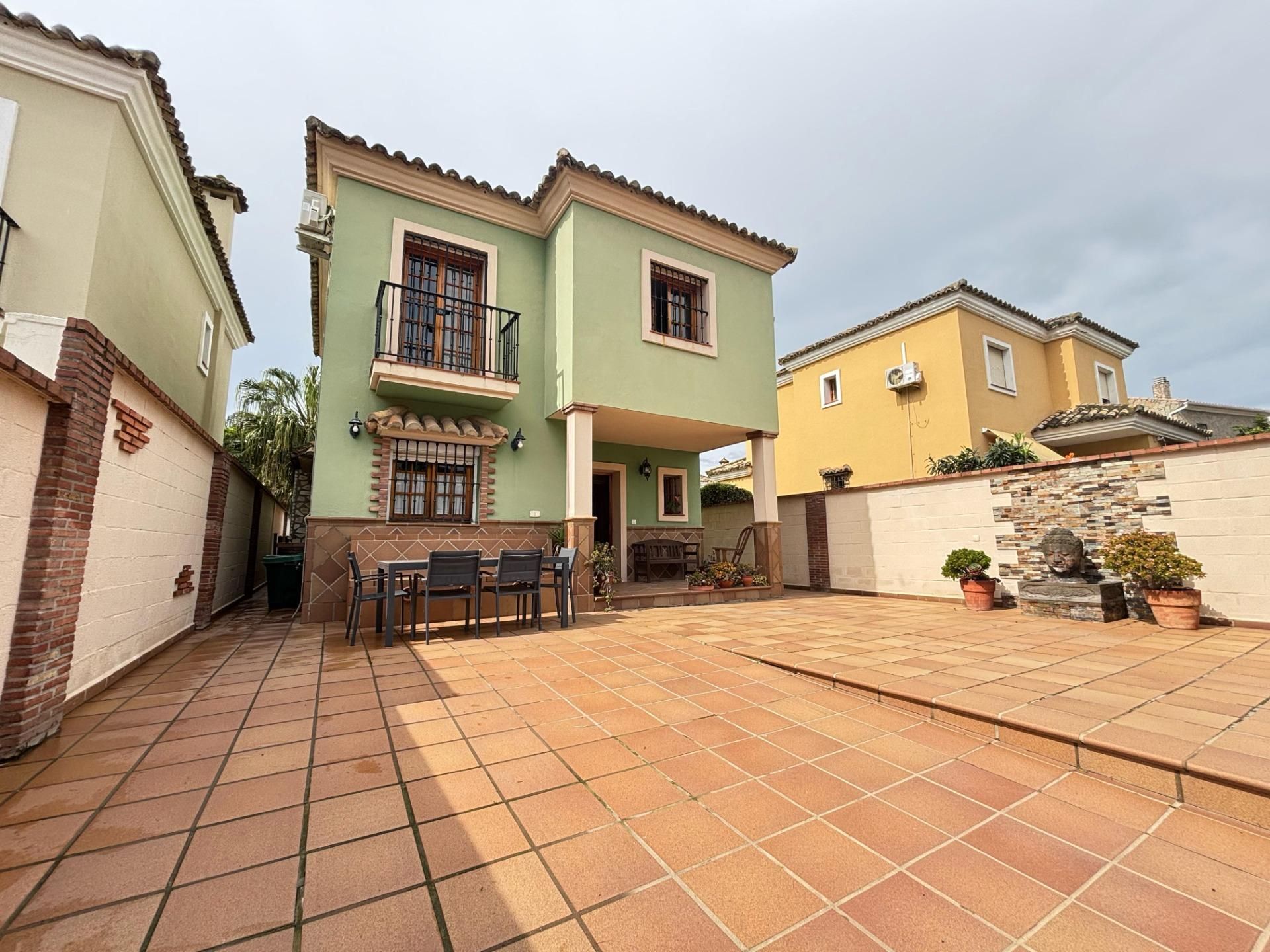 Exterior view of House or chalet for sale in Algeciras  with Swimming Pool