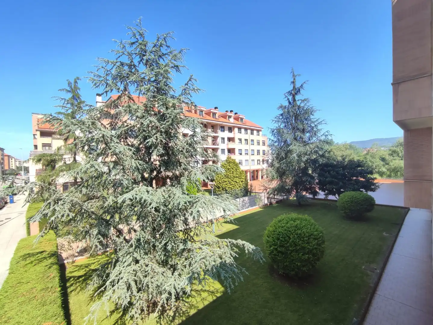 Jardín de Piso de alquiler en Gijón  con Calefacción, Parquet y Terraza