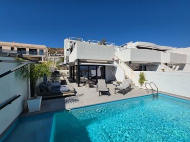 Chalet con piscina en venta en Av. l'Oliveró 113