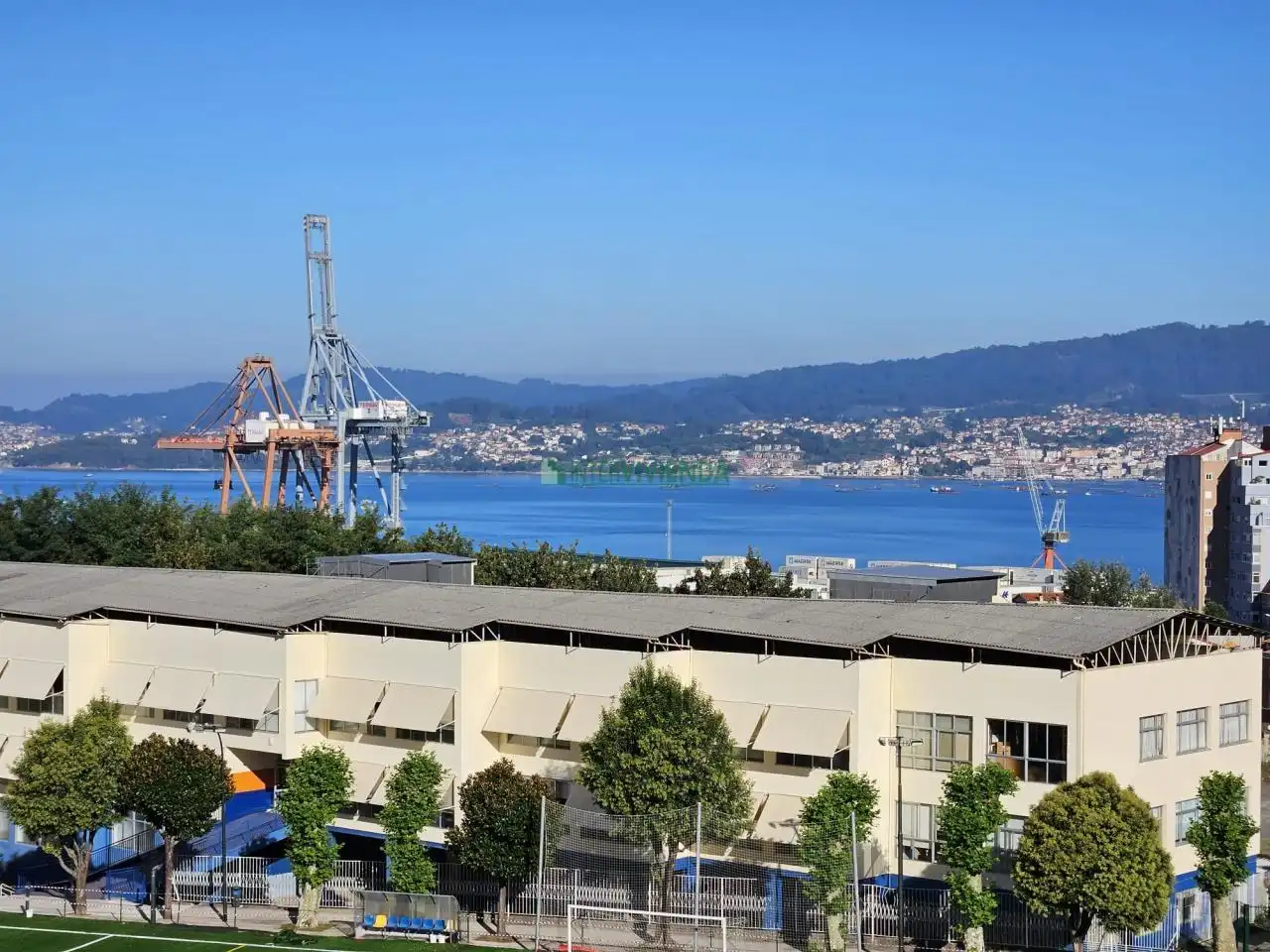 Piso con terraza en venta en Teis