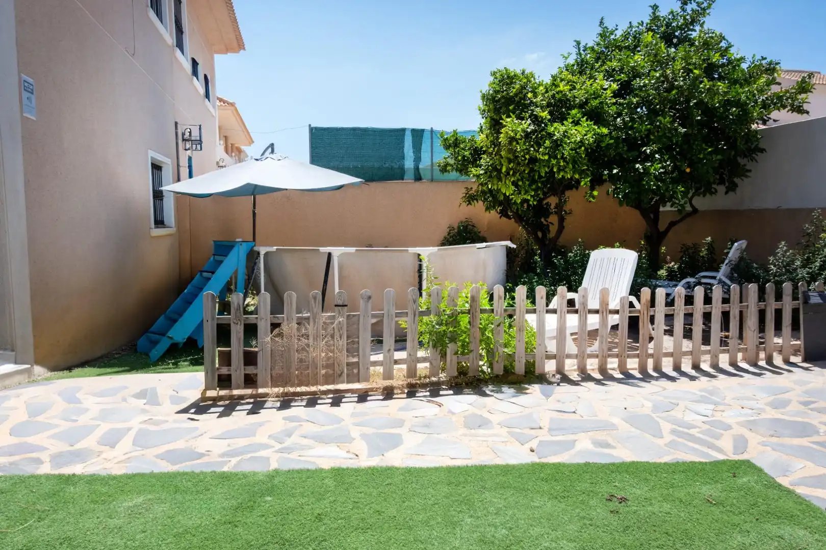 Jardín de Casa adosada en venta en Torrevieja con Aire acondicionado, Calefacción y Jardín privado