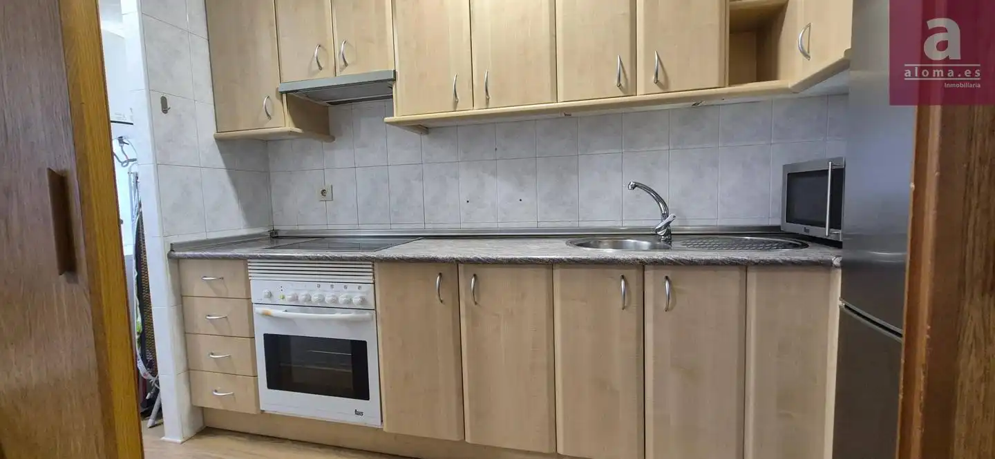 Cocina de Estudio de alquiler en Cáceres con Aire acondicionado, Trastero y Amueblado