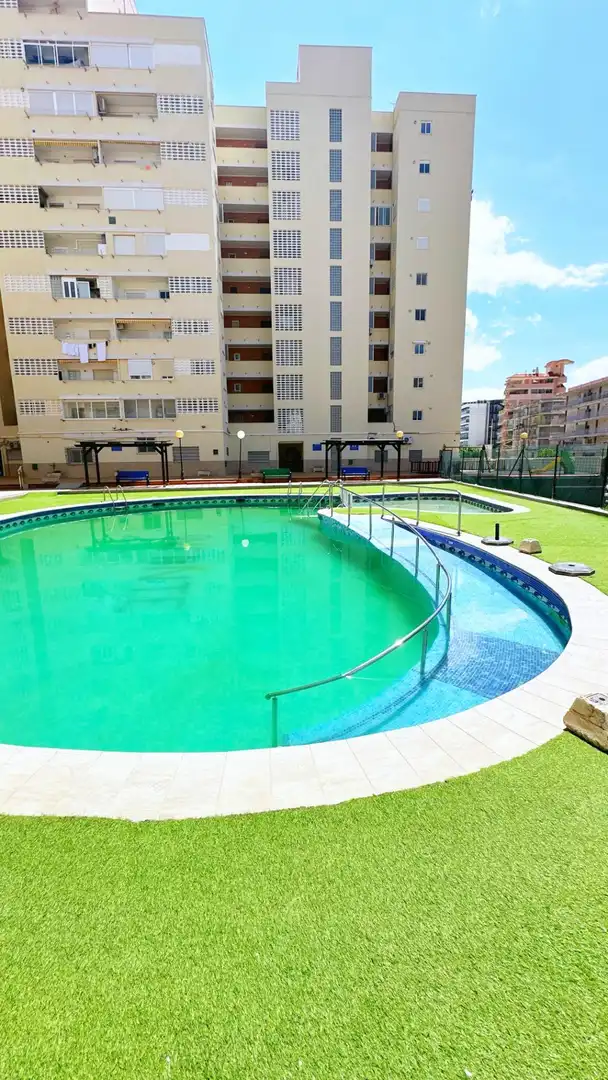 Piscina de Apartamento en venta en Gandia con Amueblado, Balcón y Piscina comunitaria