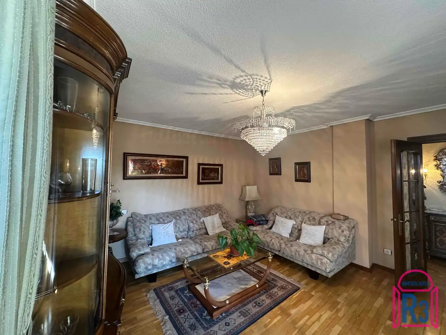 Sala de estar de Piso en venta en León Capital  con Calefacción y Terraza