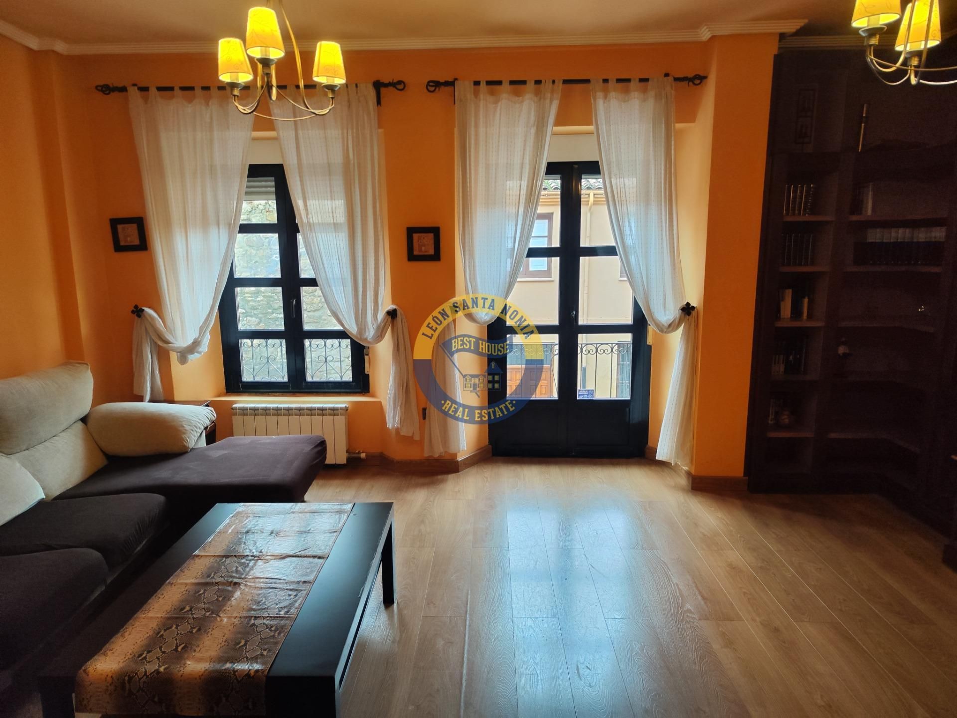 Sala de estar de Apartamento en venta en León Capital  con Calefacción, Terraza y Trastero