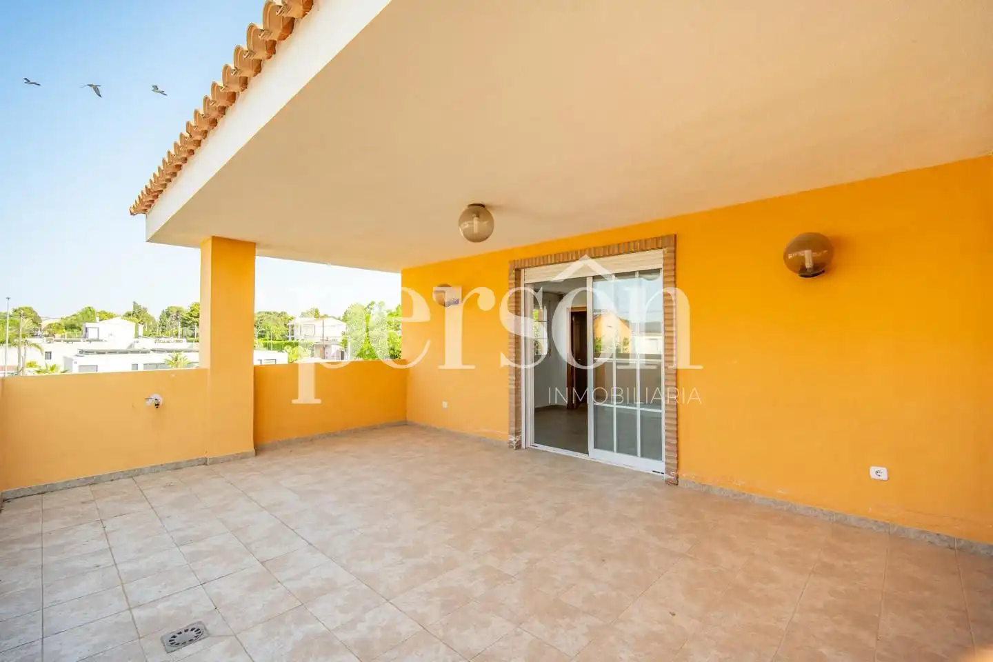 Terrassa de Casa o xalet en venda en La Pobla de Vallbona amb Aire condicionat, Calefacció i Jardí privat